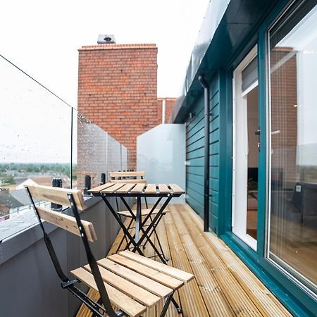 Luxe & Stylish 1 & 2 Bed Flats Near Heathrow, Legoland, & Windsor Слау Екстер'єр фото