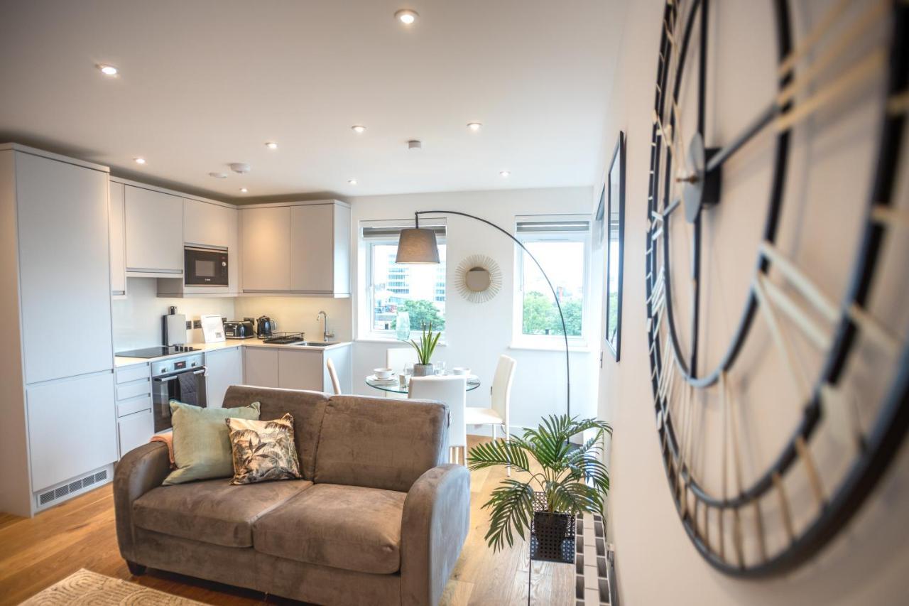 Luxe & Stylish 1 & 2 Bed Flats Near Heathrow, Legoland, & Windsor Слау Екстер'єр фото
