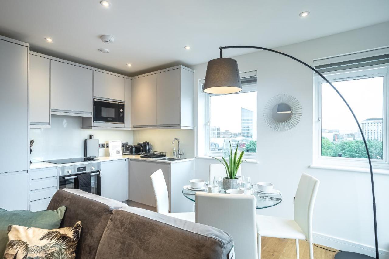 Luxe & Stylish 1 & 2 Bed Flats Near Heathrow, Legoland, & Windsor Слау Екстер'єр фото