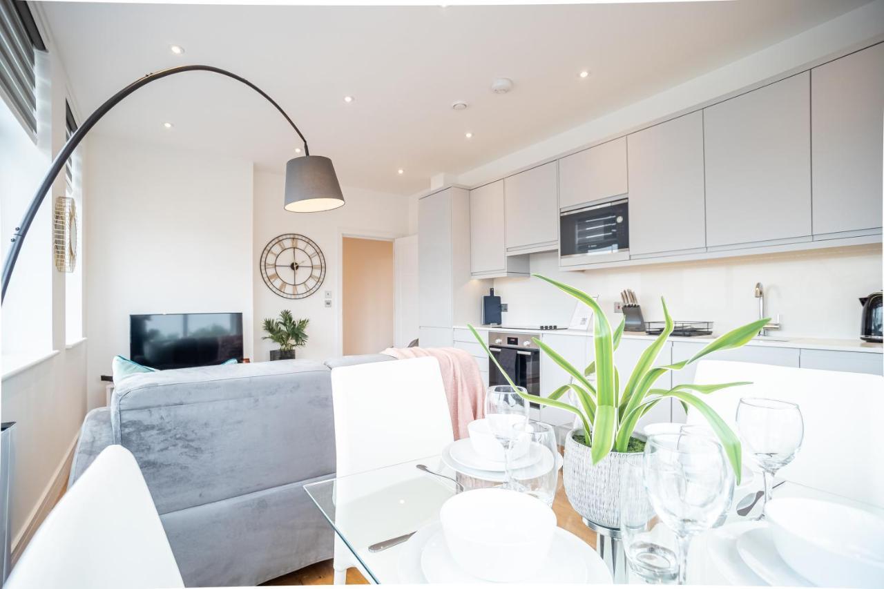 Luxe & Stylish 1 & 2 Bed Flats Near Heathrow, Legoland, & Windsor Слау Екстер'єр фото