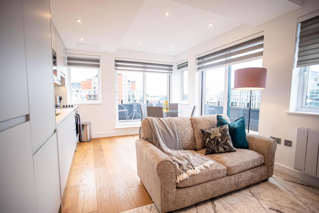 Luxe & Stylish 1 & 2 Bed Flats Near Heathrow, Legoland, & Windsor Слау Екстер'єр фото