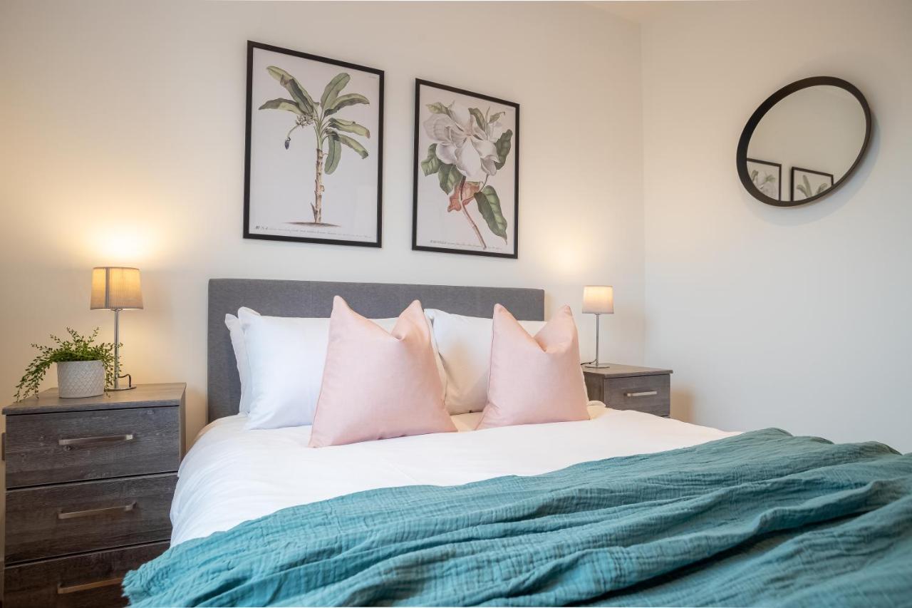 Luxe & Stylish 1 & 2 Bed Flats Near Heathrow, Legoland, & Windsor Слау Екстер'єр фото