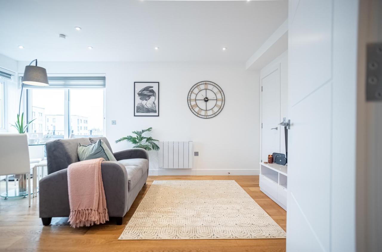 Luxe & Stylish 1 & 2 Bed Flats Near Heathrow, Legoland, & Windsor Слау Екстер'єр фото