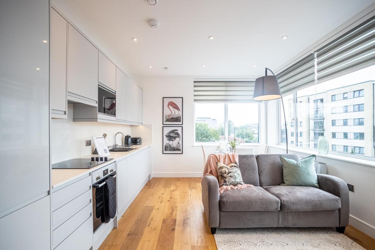 Luxe & Stylish 1 & 2 Bed Flats Near Heathrow, Legoland, & Windsor Слау Екстер'єр фото