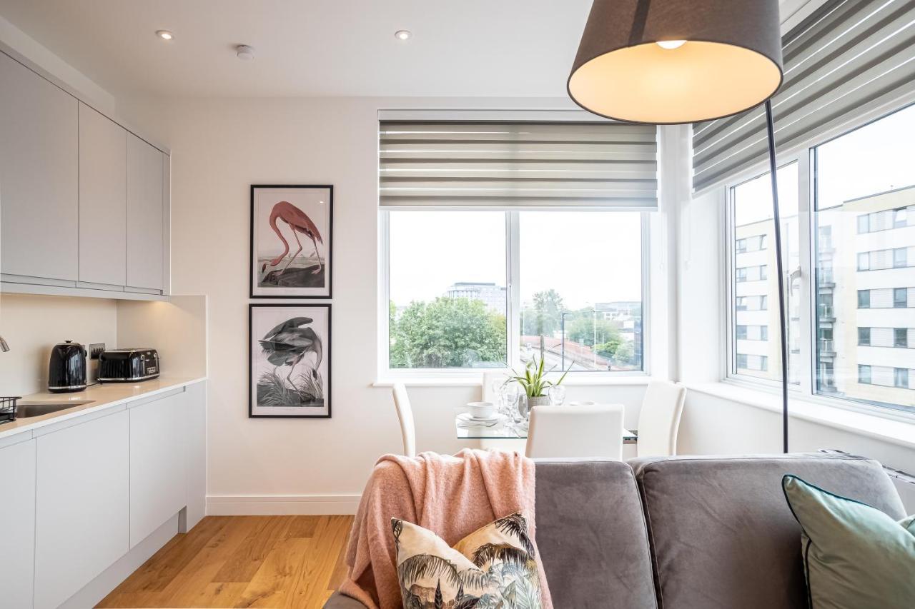 Luxe & Stylish 1 & 2 Bed Flats Near Heathrow, Legoland, & Windsor Слау Екстер'єр фото