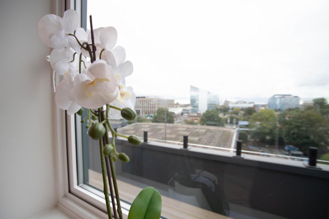Luxe & Stylish 1 & 2 Bed Flats Near Heathrow, Legoland, & Windsor Слау Екстер'єр фото