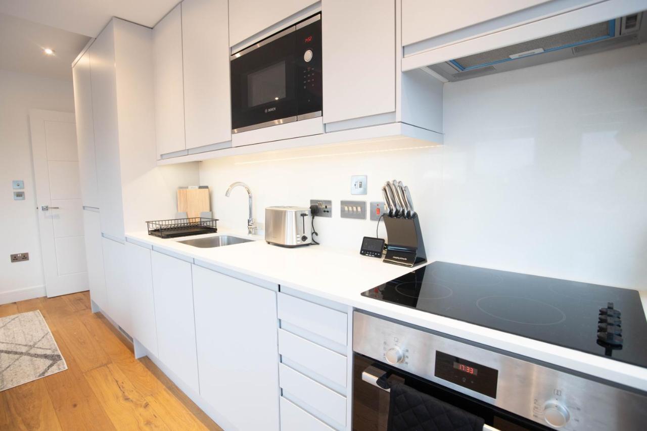 Luxe & Stylish 1 & 2 Bed Flats Near Heathrow, Legoland, & Windsor Слау Екстер'єр фото