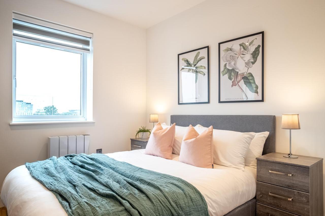 Luxe & Stylish 1 & 2 Bed Flats Near Heathrow, Legoland, & Windsor Слау Екстер'єр фото