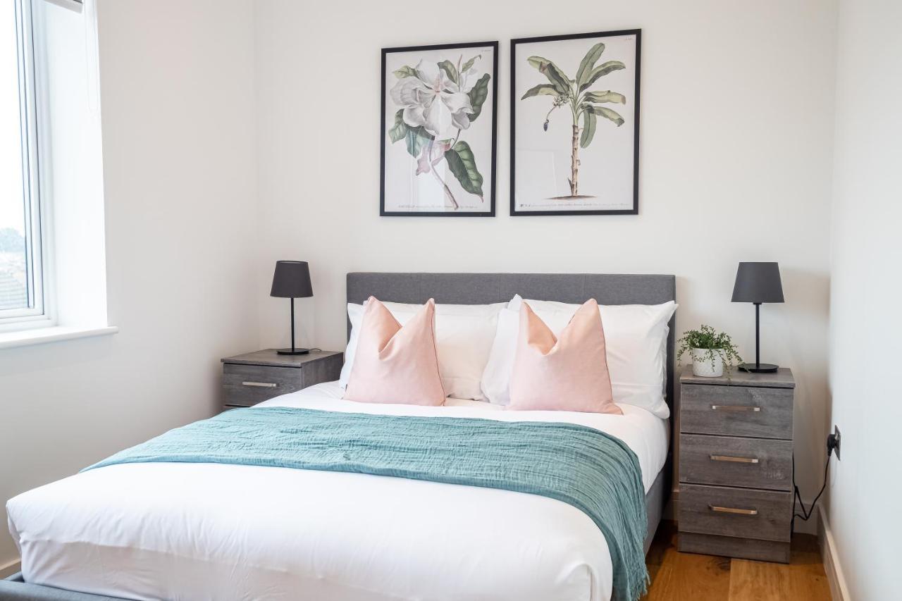 Luxe & Stylish 1 & 2 Bed Flats Near Heathrow, Legoland, & Windsor Слау Екстер'єр фото