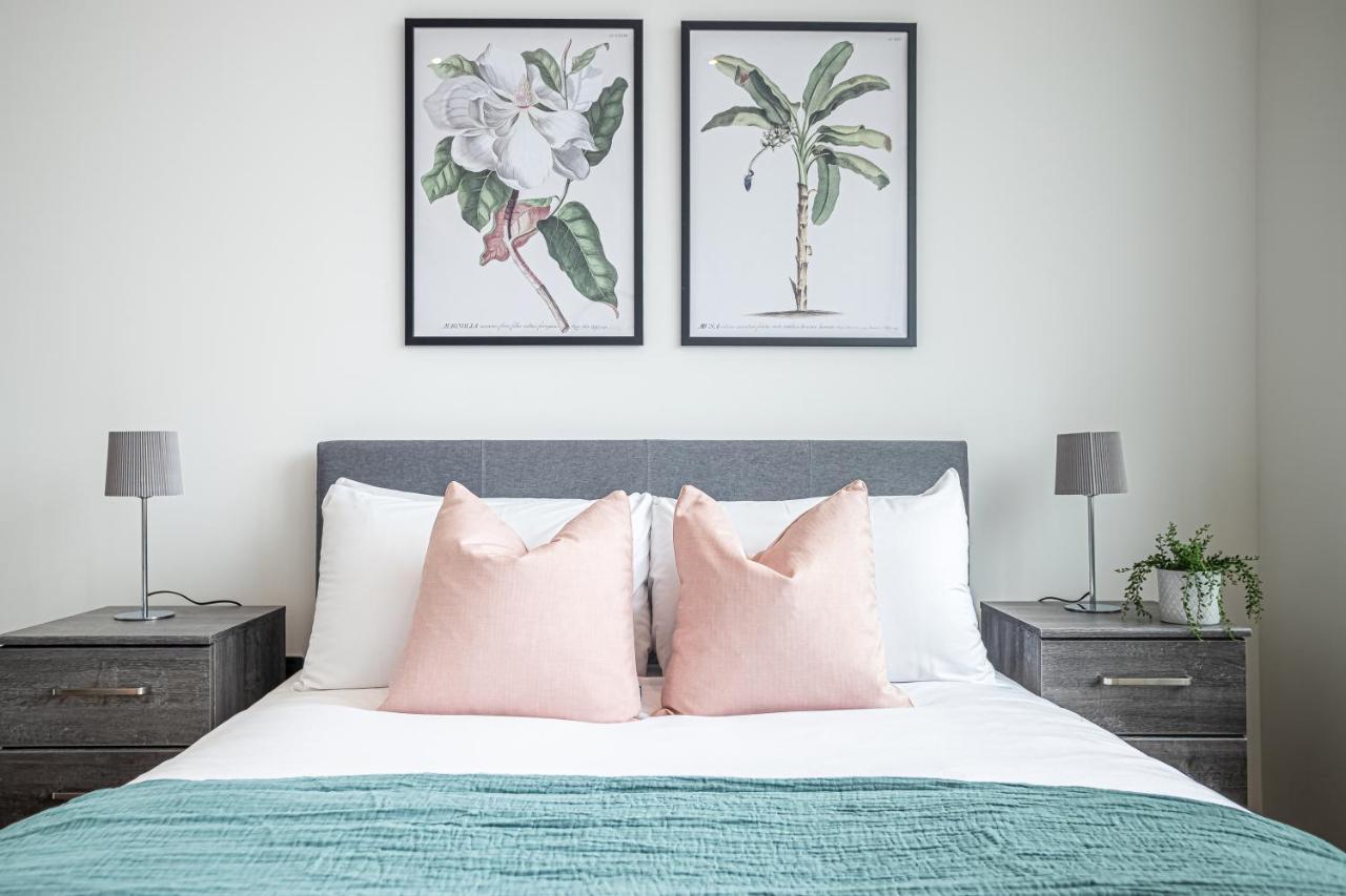 Luxe & Stylish 1 & 2 Bed Flats Near Heathrow, Legoland, & Windsor Слау Екстер'єр фото