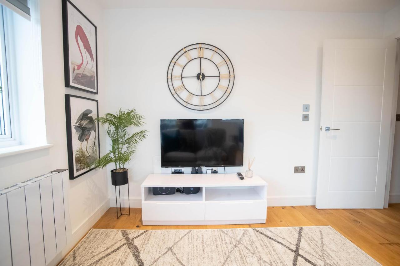 Luxe & Stylish 1 & 2 Bed Flats Near Heathrow, Legoland, & Windsor Слау Екстер'єр фото