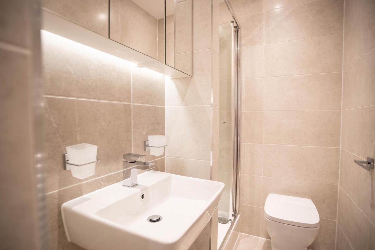 Luxe & Stylish 1 & 2 Bed Flats Near Heathrow, Legoland, & Windsor Слау Екстер'єр фото