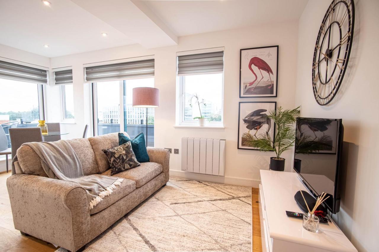 Luxe & Stylish 1 & 2 Bed Flats Near Heathrow, Legoland, & Windsor Слау Екстер'єр фото