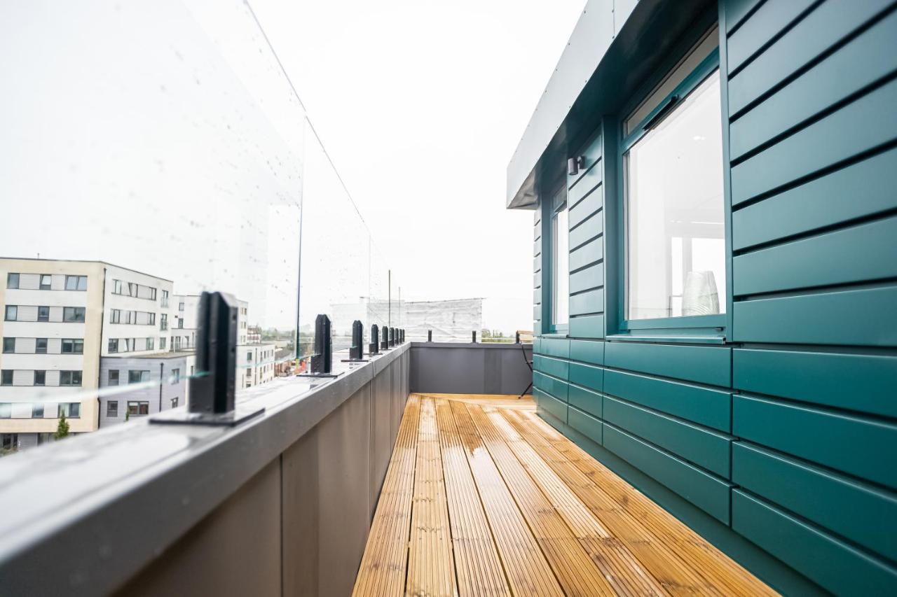 Luxe & Stylish 1 & 2 Bed Flats Near Heathrow, Legoland, & Windsor Слау Екстер'єр фото